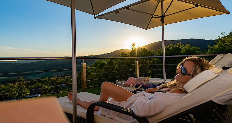 Panorama Terrasse mit Ruheliegen